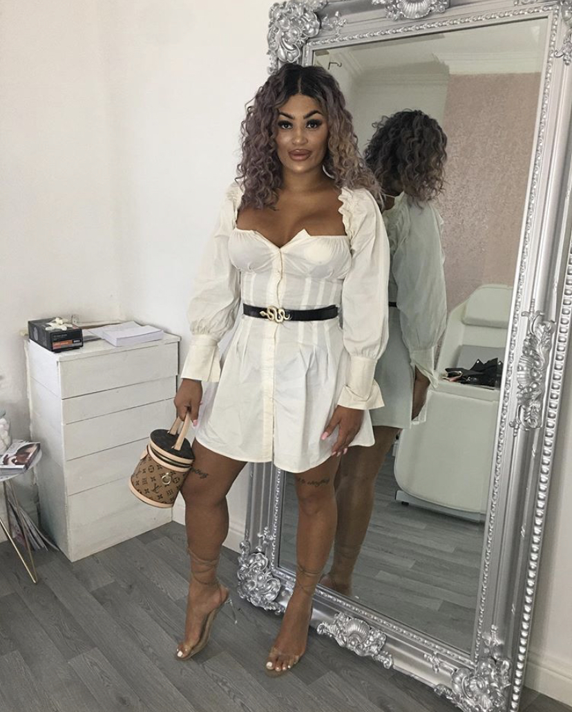 Na Turquia mulher perde mamilo após complicações de cirurgias plásticas