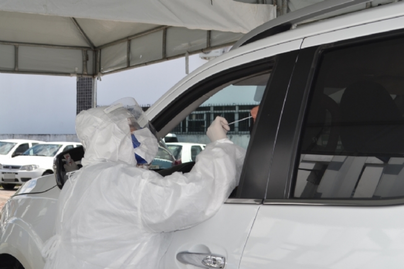 Prefeitura de Feira realiza exame PCR em drive-thru em policlínica e UPA