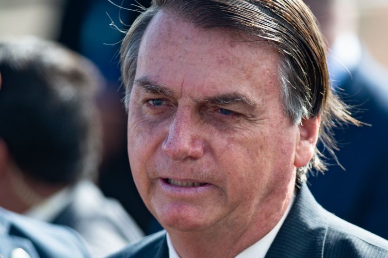 Bolsonaro diz que pandemia está acabando e ironiza pressa de João Dória para comprar vacina