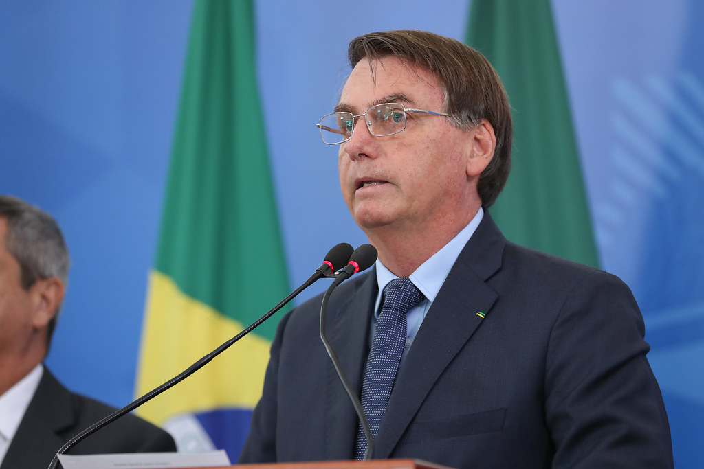 Bolsonaro edita MP que flexibiliza regras de aquisição de vacinas contra Covid-19