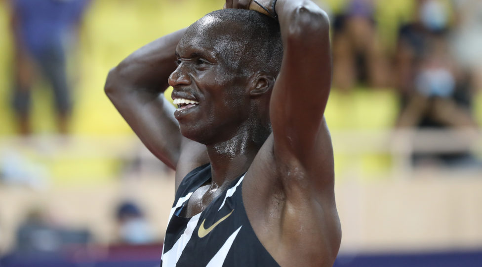 Ugandense Joshua Cheptegei quebra recorde mundial dos 10 mil metros de atletismo