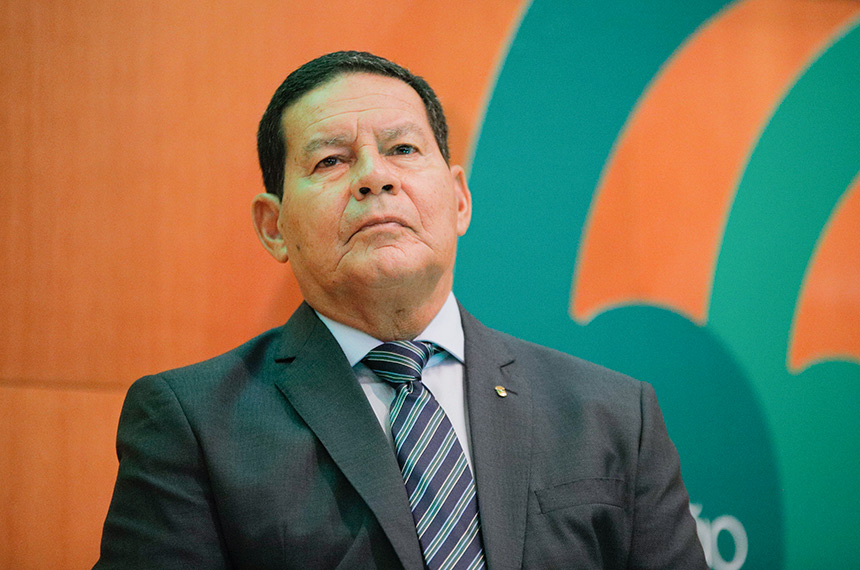 Vice-Presidente Hamilton Mourão afirma que Brasil vai comprar vacina chinesa
