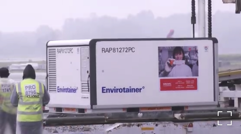 Primeiro lote da CoronaVac com 120 mil doses chega ao Brasil