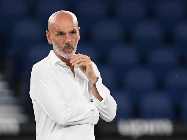 Técnico do Milan Stefani Pioli testa positivo para covid-19