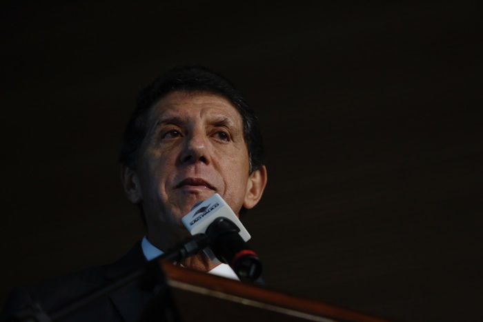 Infectologista David Uip alerta para aumento de casos por Covid-19 no Brasil