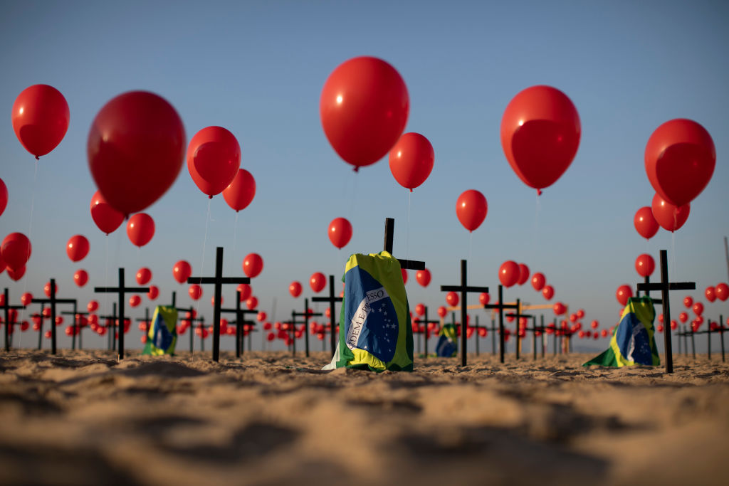 Brasil registra mais 968 mortes e 55.202 casos de covid nas últimas 24 horas