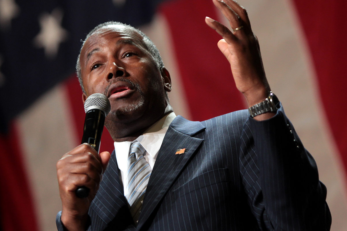 O secretário de Habitação dos EUA, Ben Carson, testa positivo para COVID-19