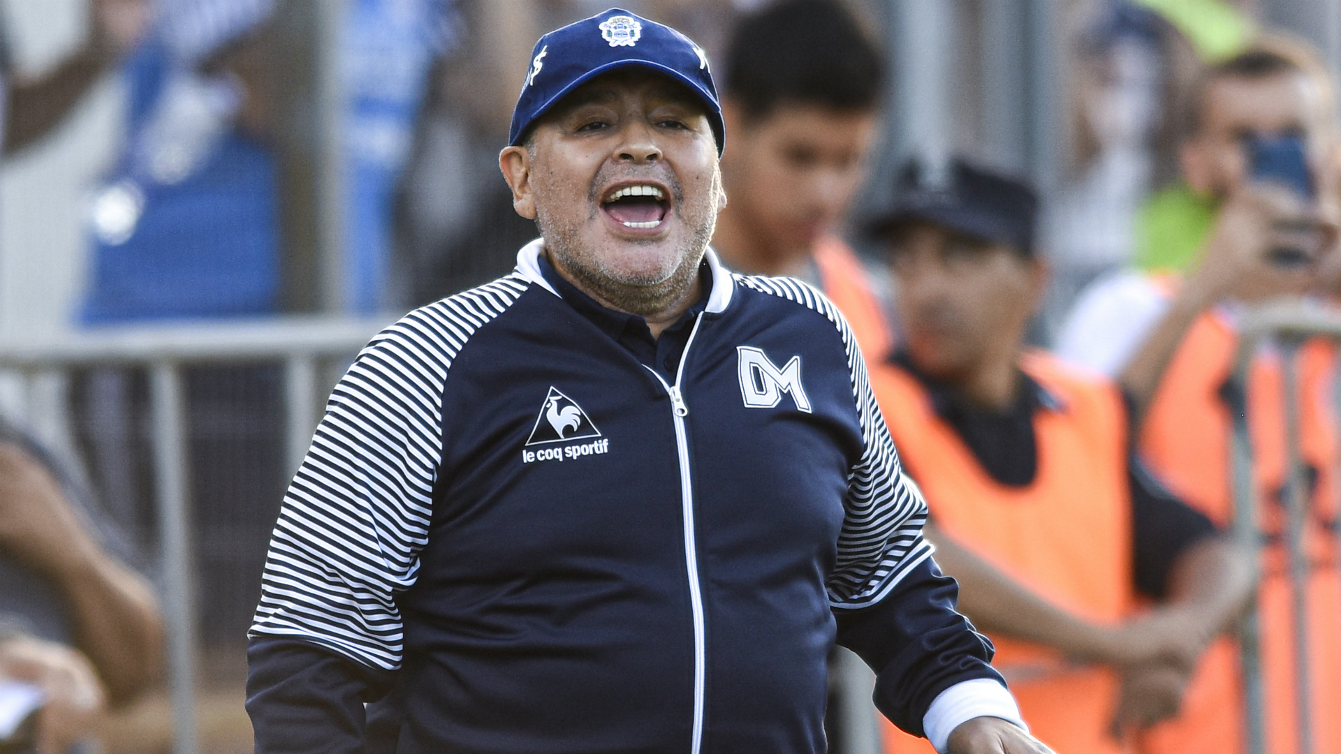 Morre aos 60 anos ex-jogador Diego Maradona