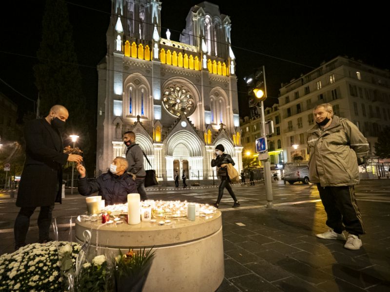 França cogita novo toque de recolher em Paris após população ignorar lockdown