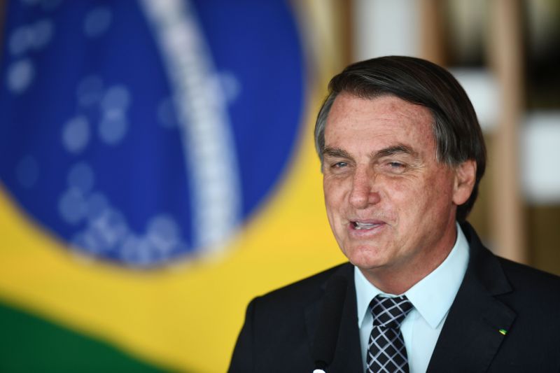 Jair Bolsonaro comemora suspensão de testes da CoronaVac pela Anvisa