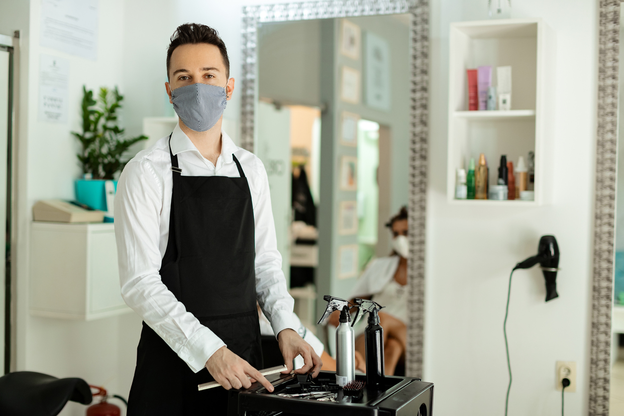 Estudo comprova eficácia do uso de máscaras em salão de beleza
