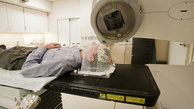 Governo corta R$ 19,4 bi de verbas contra o câncer em prol do orçamento secreto