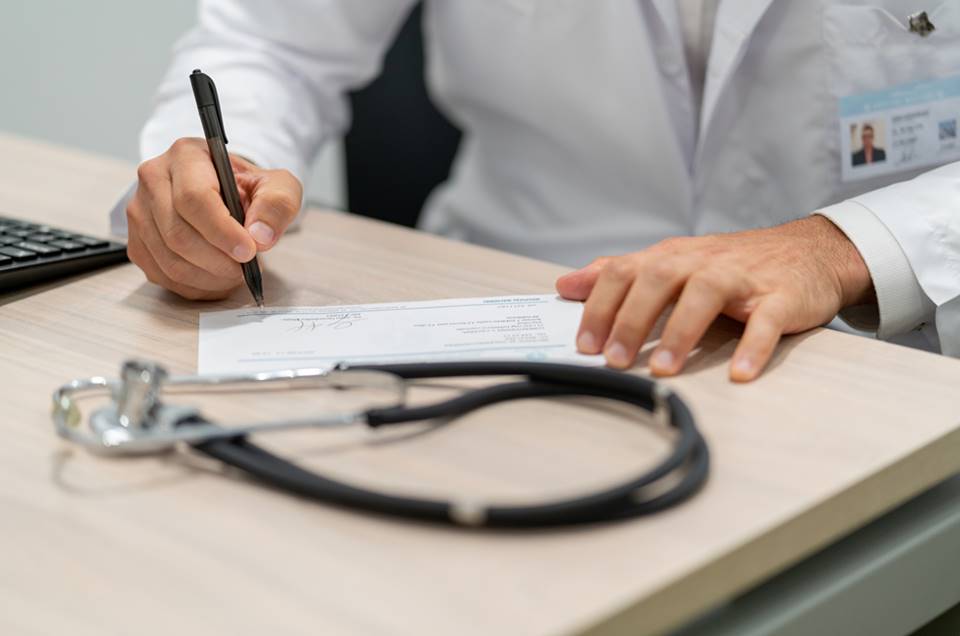 Fundação abre vagas para médicos em unidade de saúde de Eunápolis