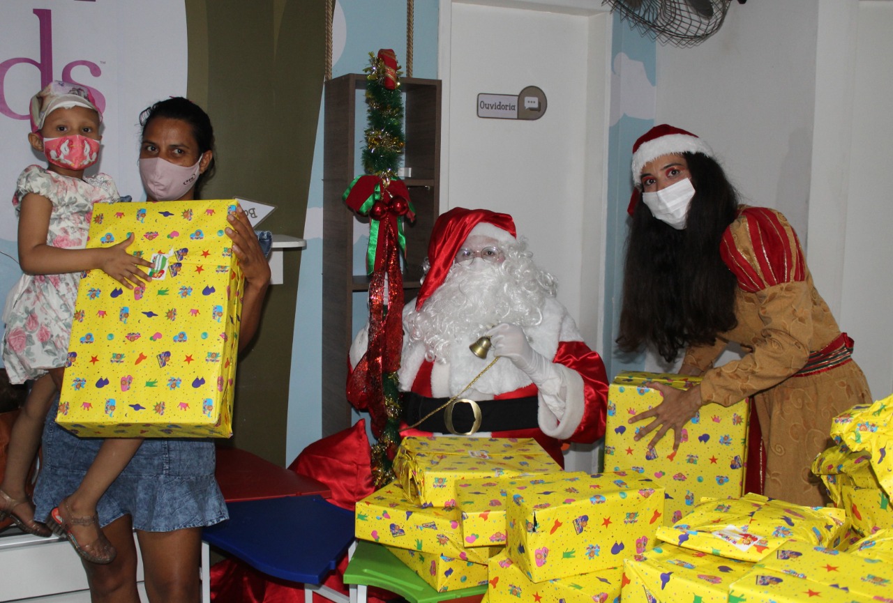 Pacientes do Martagão recebem presentes de parceiros solidários do hospital