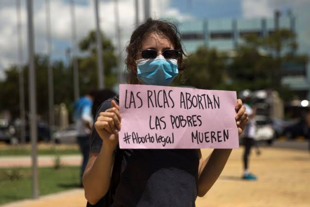 Câmara dos Deputados da Argentina aprova nova lei do aborto no país