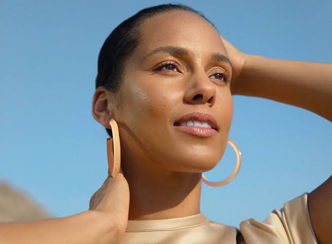 Alicia Keys lança marca de cuidados com a pele