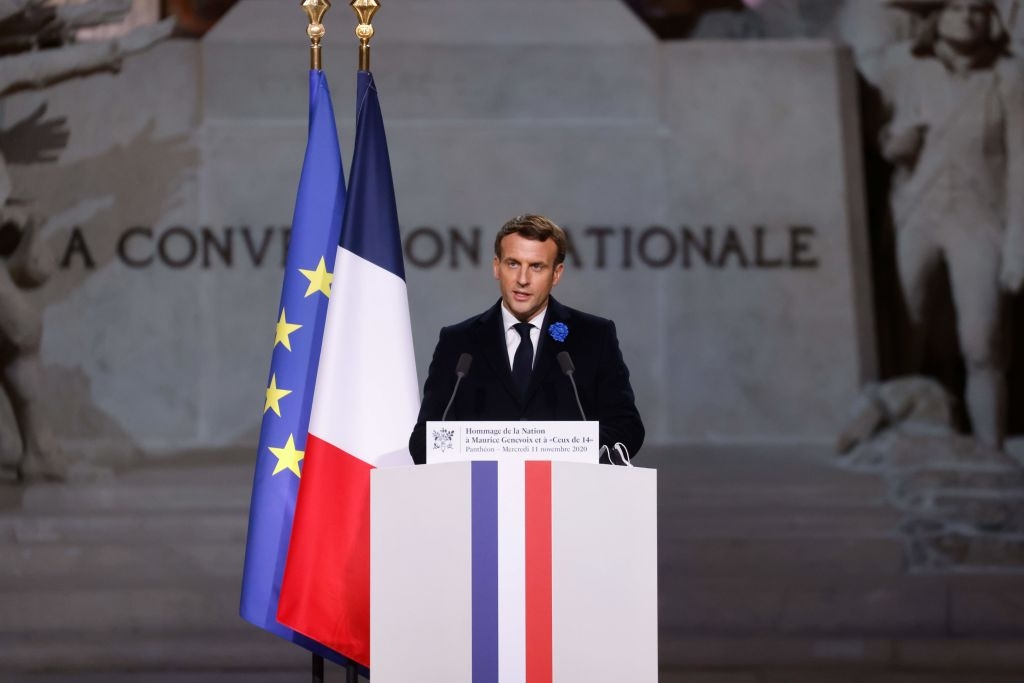 Presidente da França Emmanuel Macron testa positivo para o COVID-19