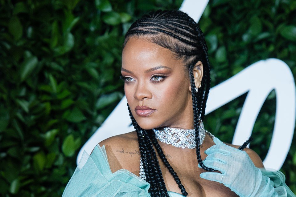 Nova Base da Fenty Beauty da cantora Rihanna estará disponível no dia 26