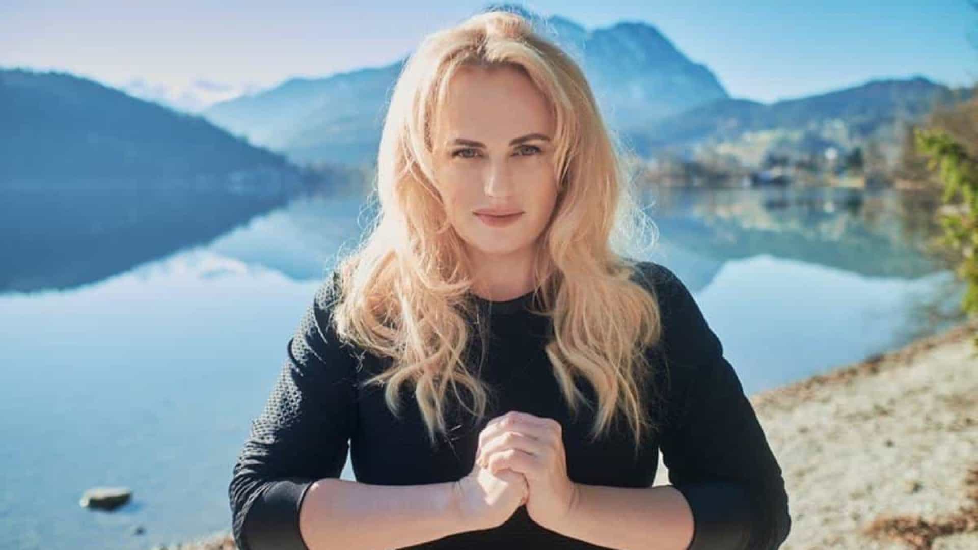 Atriz de “A Escolha Perfeita” diz que pessoas são mais simpáticas com ela depois de perder 27 kg