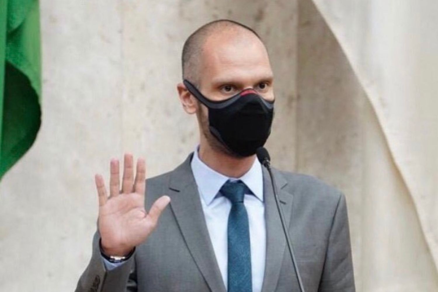 Prefeito de SP, Bruno Covas recebe alta após 12 dias internado