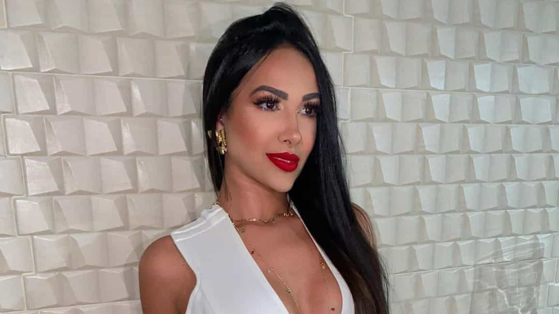 Após lipoaspiração influencer digital é internada em estado grave