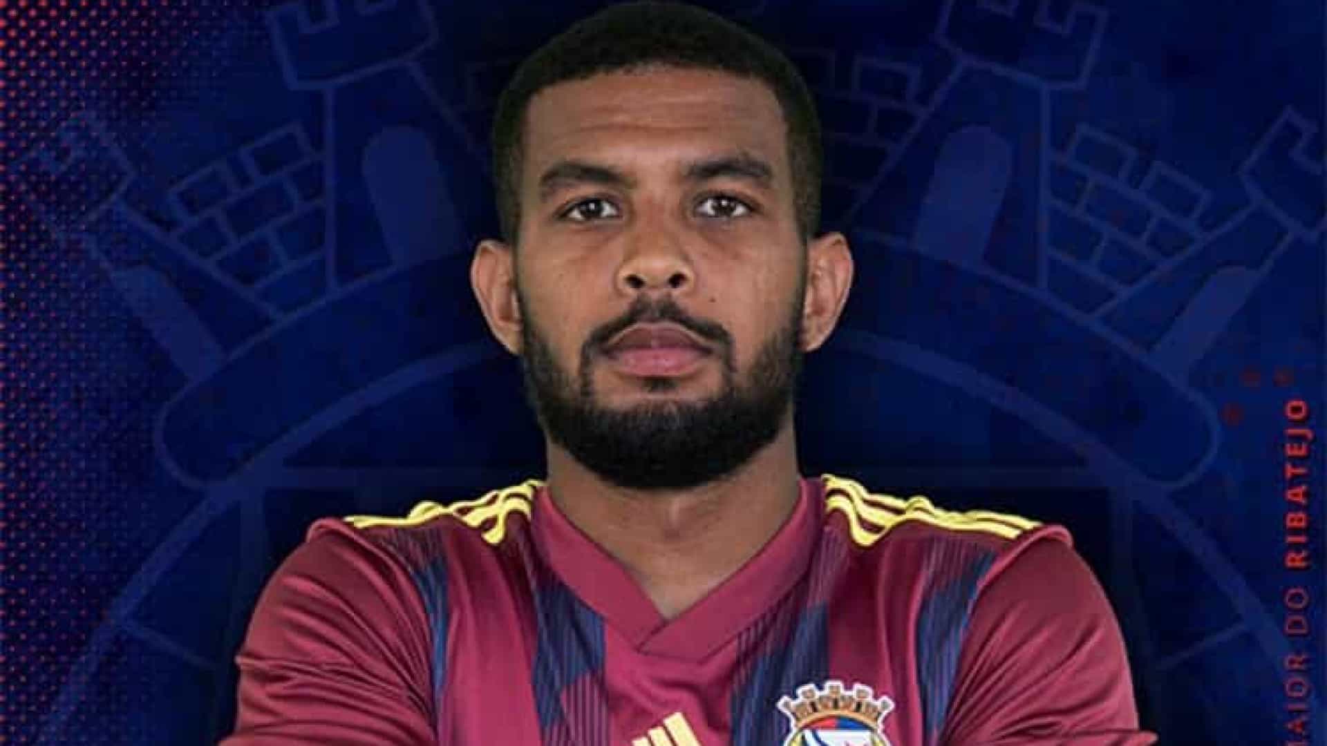 Jogador brasileiro sofre parada cardiorrespiratória durante partida em Portugal