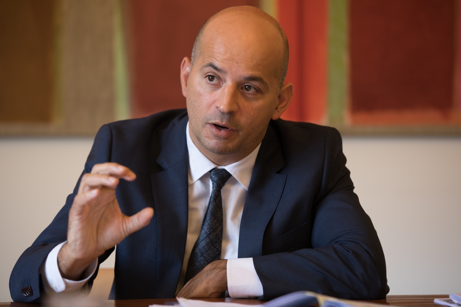 Ministro das Finanças de Portugal, João Leão, testa positivo para Covid-19