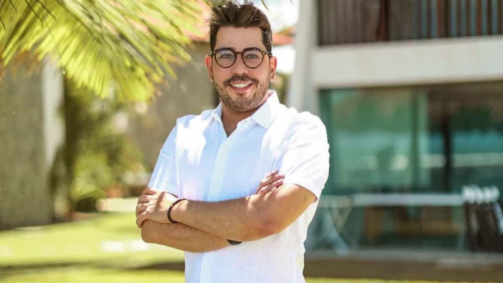 Jornalista e assessor de famosos morre de Covid-19