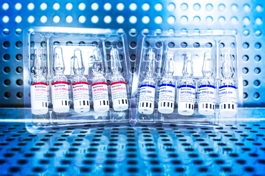 Laboratório brasileiro começará produção da vacina Sputnik V nesta sexta-feira (15)