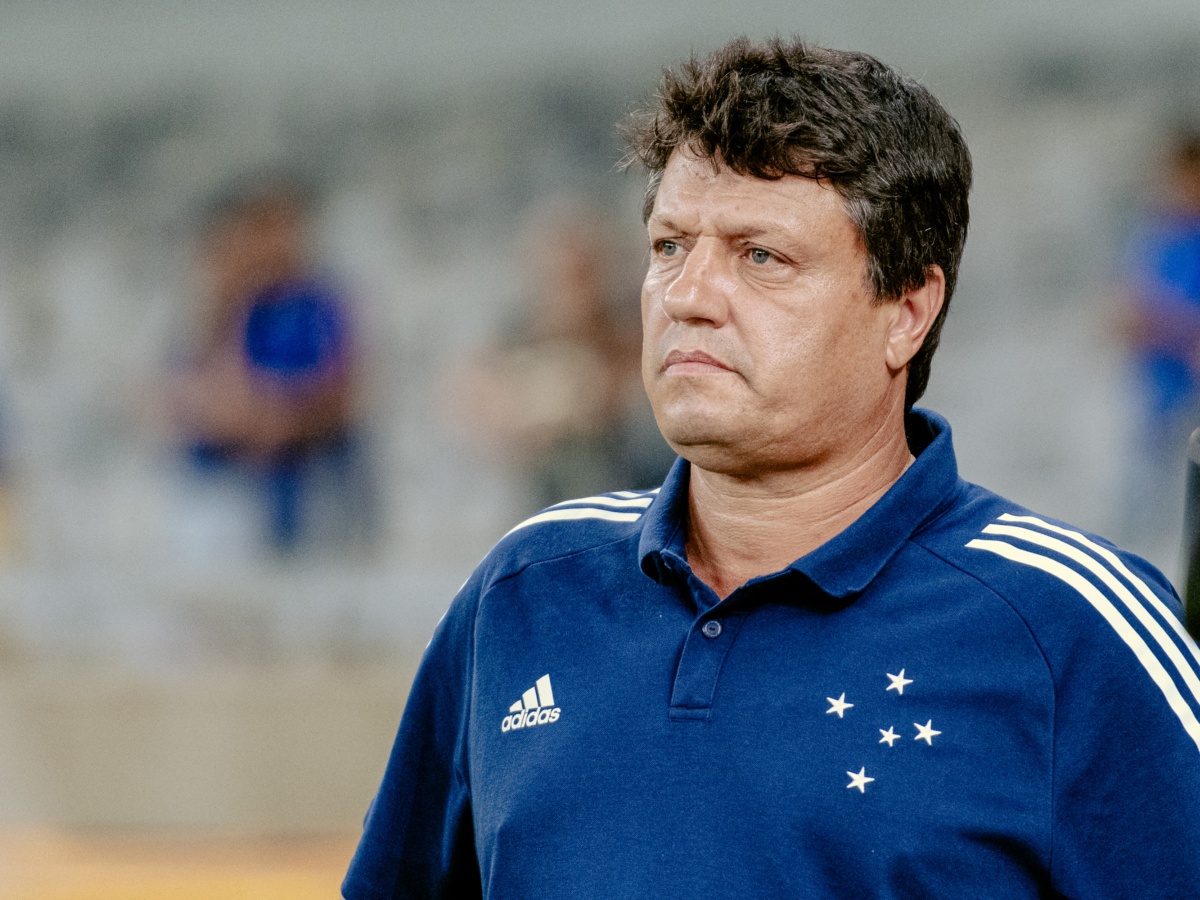 Após sofrer infarto, ex-técnico do Cruzeiro Adilson Batista deixa UTI