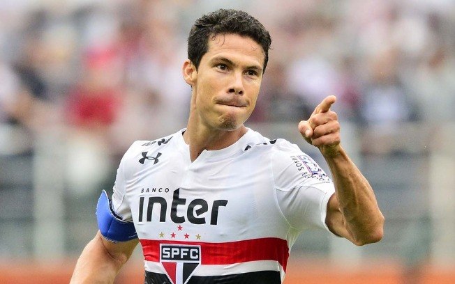 Hernanes testa positivo para Covid-19 e fica fora do jogo contra o Atlético-PR