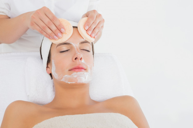 Estudo revela que limpeza da pele é um hábito de saúde, não só de beleza