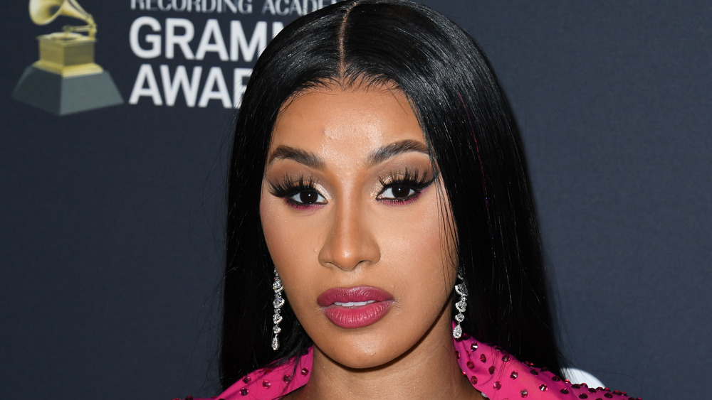 Cardi B causa alvoroço ao mostrar maquiagem feita por filha de 2 anos; Assista