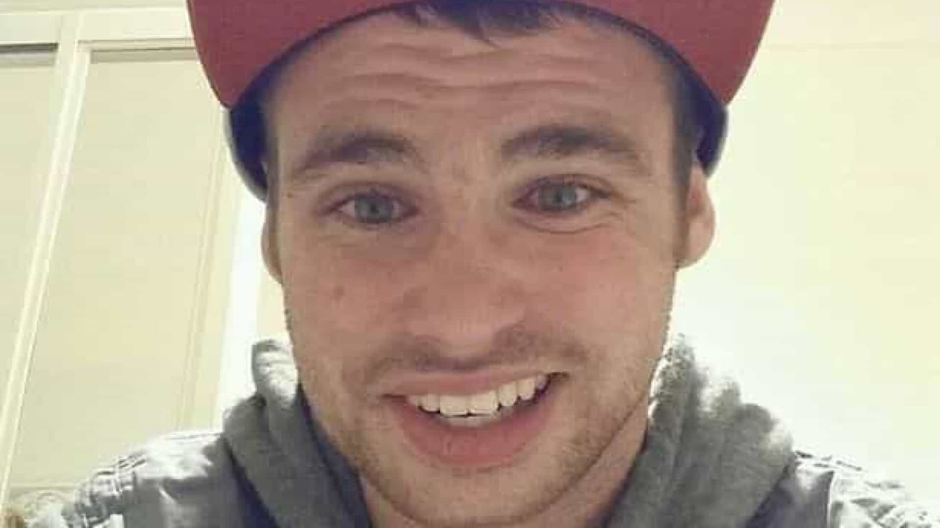 Primeiro britânico a pegar Covid em Wuhan morre um ano depois