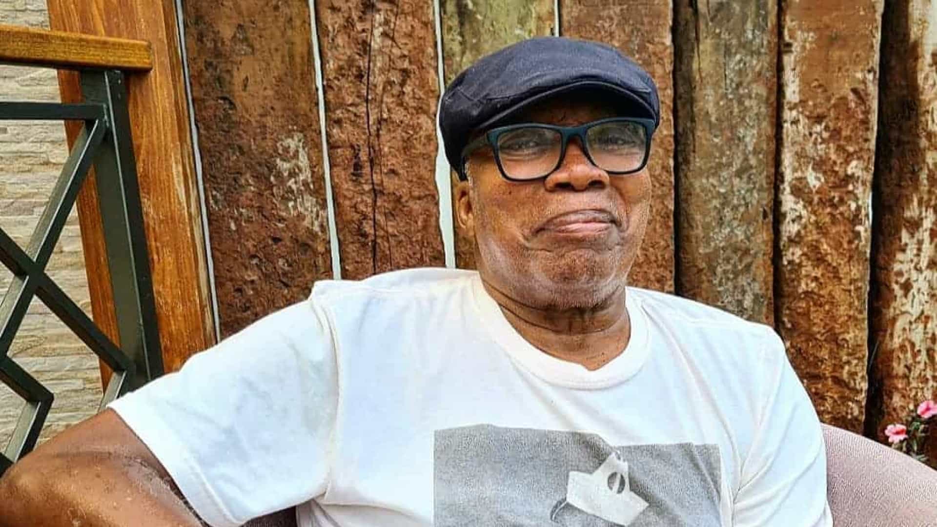 Milton Nascimento muda de visual depois de 25 anos