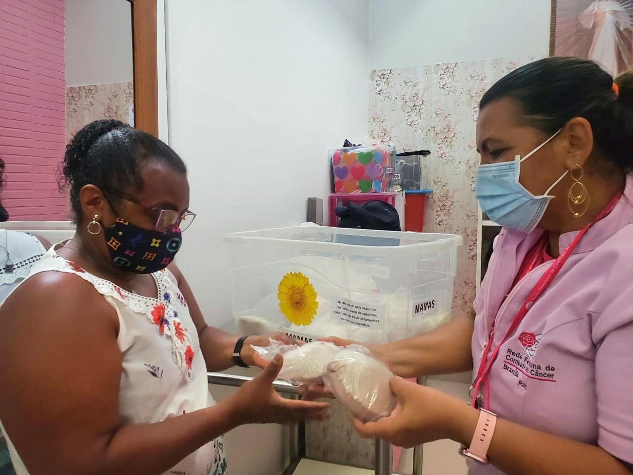 Reconstrução mamária ajuda na autoestima feminina