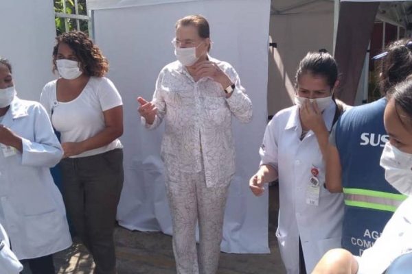 Silvio Santos é vacinado contra a Covid-19
