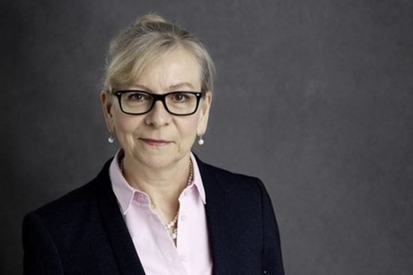 Luta contra Covid pode levar 10 anos e variante varrerá o mundo, diz cientista