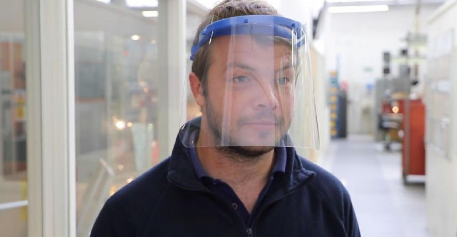 Viseira reciclável para combater COVID-19