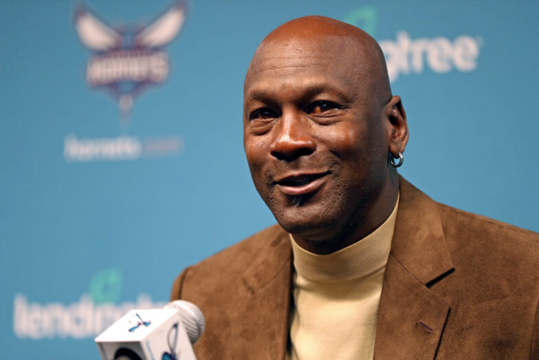 Michael Jordan doará R$ 54 milhões para construir clínicas em sua cidade natal