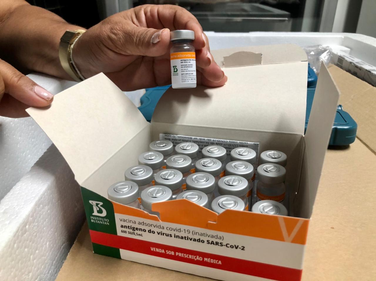 Bahia recebe mais de 300 mil doses da coronavac contra Covid-19