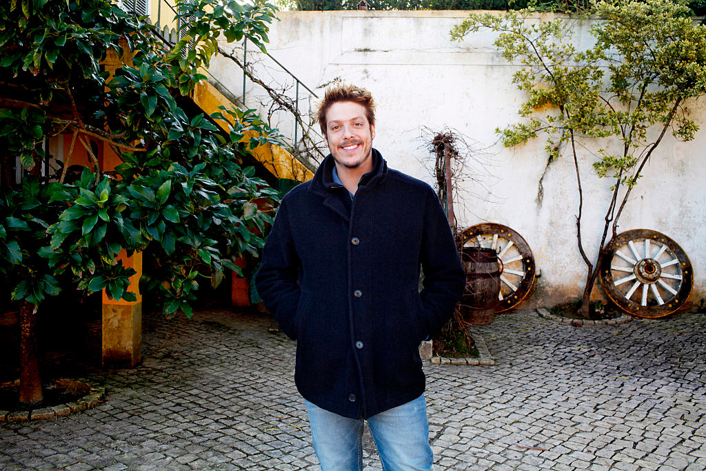 Após resultados diferentes em testes de Covid-19, Fabio Porchat se isola