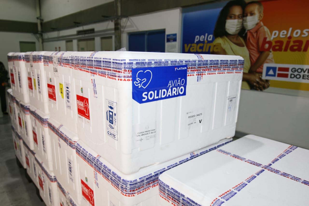 Bahia recebe nova remessa de vacinas da coronavac contra Covid-19