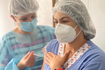 Na Bahia apenas 1% das pessoas não tomaram 2° dose da vacina contra a Covid, diz Sesab