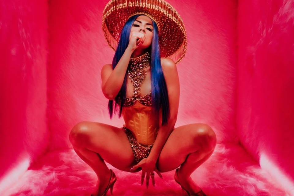 Cantora Lexa recebe alta hospitalar após cirurgia de emergência