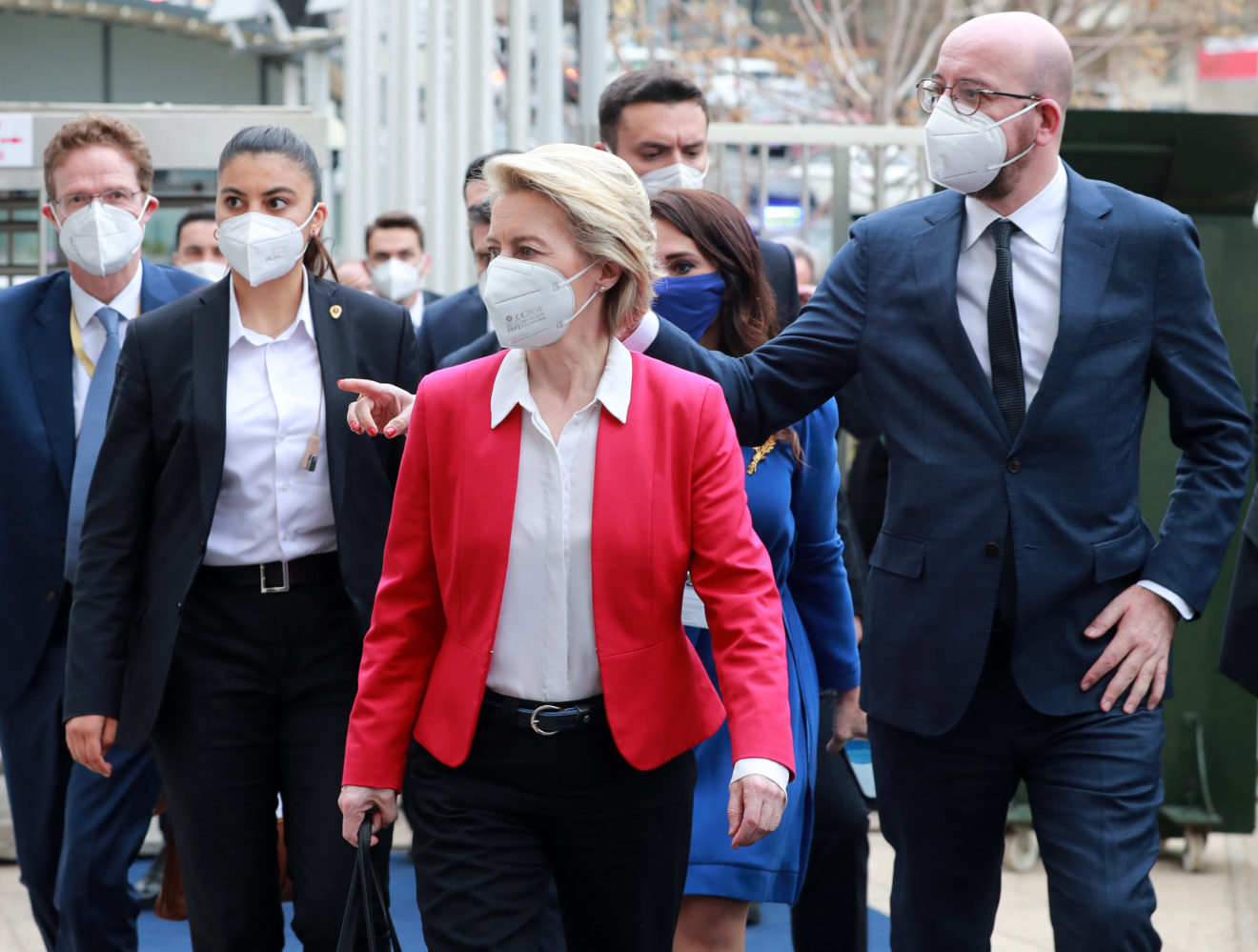 Pfizer e União Europeia anunciam doação de vacinas para nações mais pobres