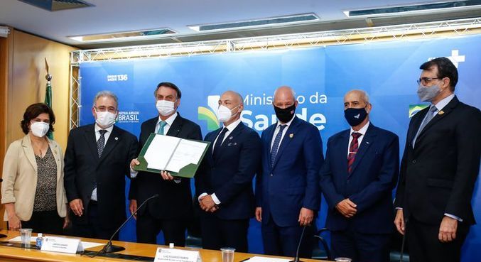 Governo formaliza contrato com Fiocruz para vacina de Oxford
