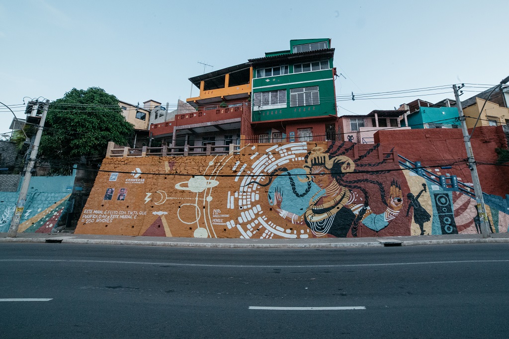 Salvador ganha mural produzido com tinta capaz de purificar o ar