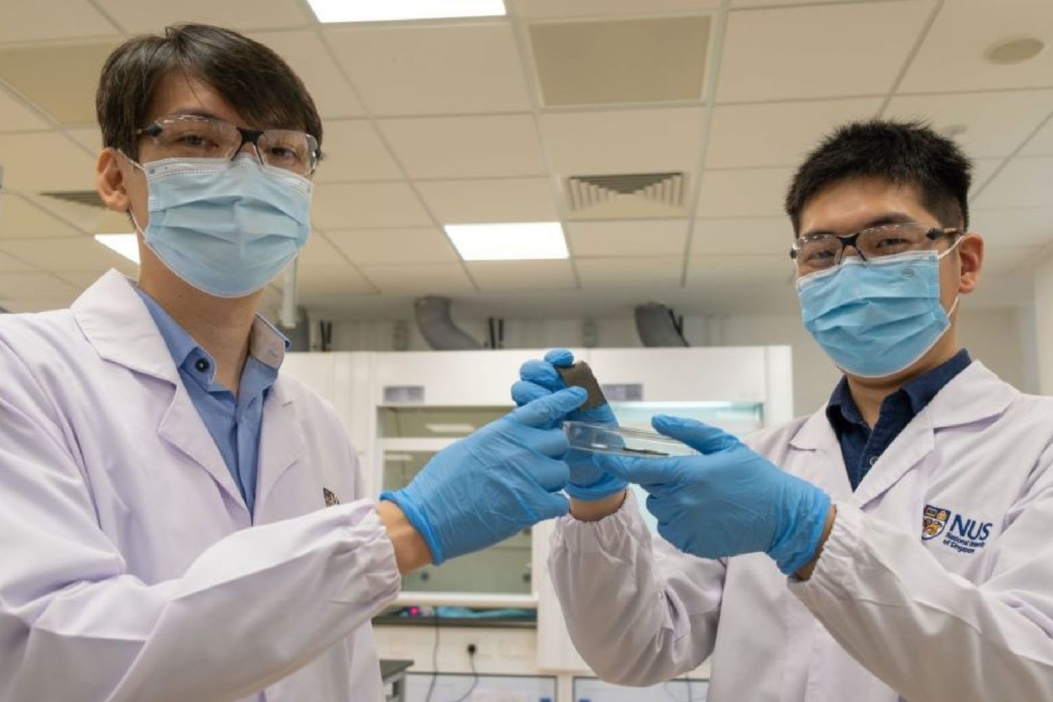 Espuma inteligente dá para mão robótica capacidade de se autoreparar