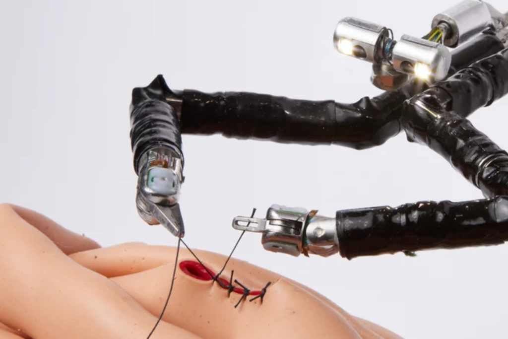 Robô cirúrgico em miniatura promete revolucionar cirurgias